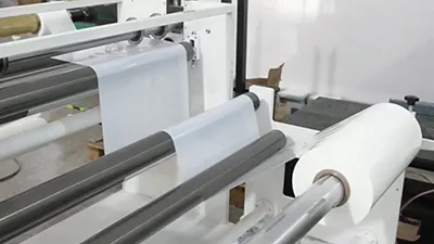 Máquina de Corte Longitudinal y Rebobinado de Película de Poliéster