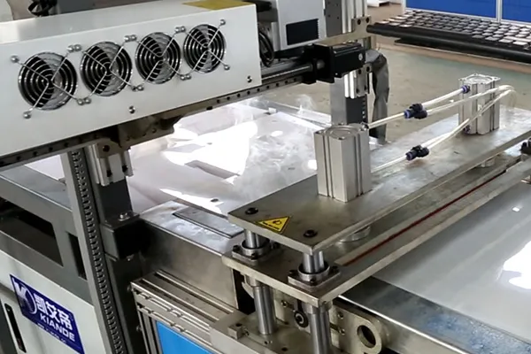 Máquina Conformadora de Película de Poliéster (Mylar)