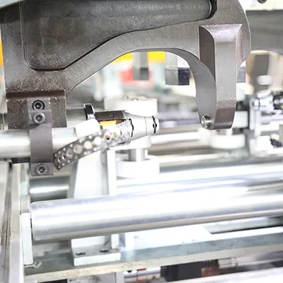Línea Semiautomática de Ensamblaje de Ductos de Barras